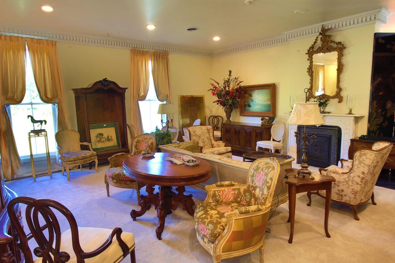 Inntiquity, A Country Inn Logansport Экстерьер фото