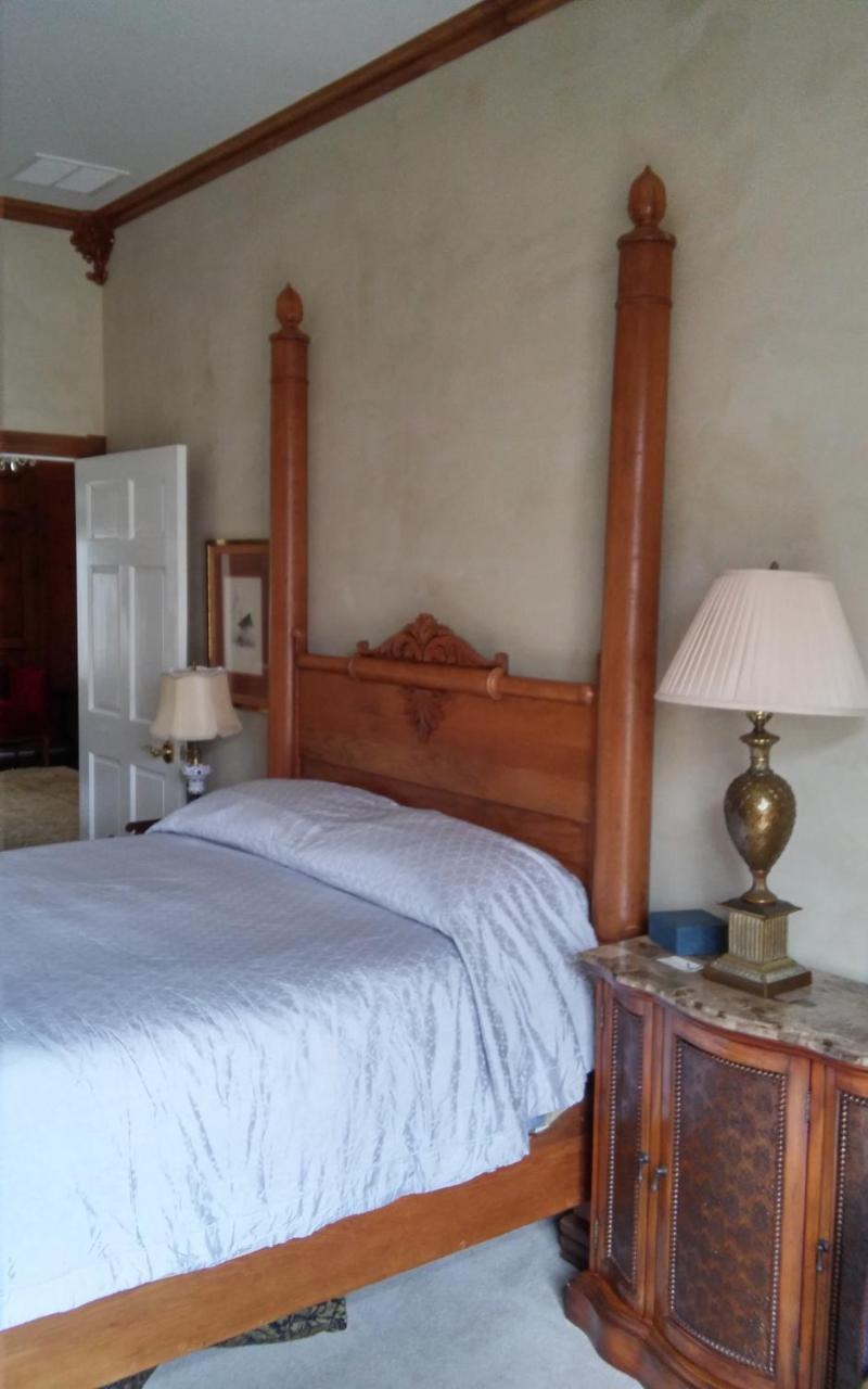 Inntiquity, A Country Inn Logansport Экстерьер фото