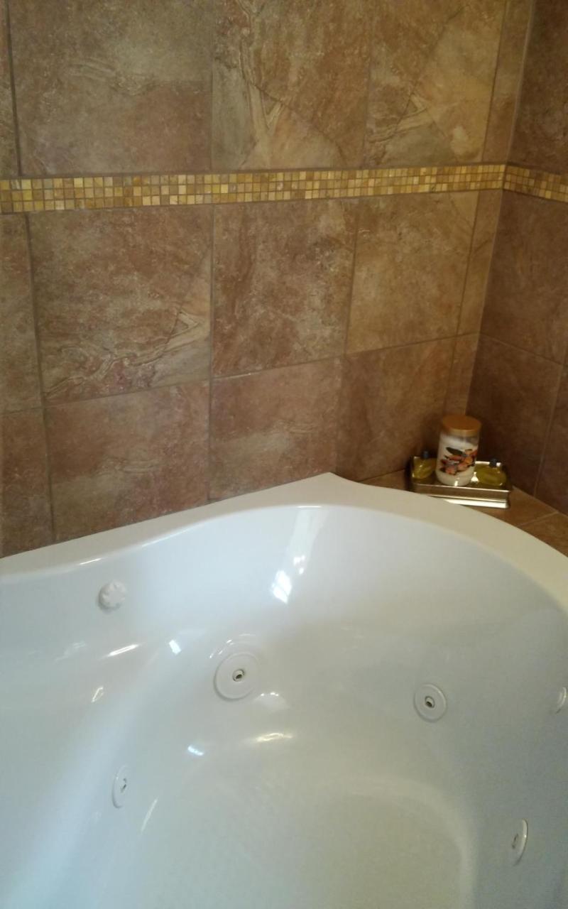 Inntiquity, A Country Inn Logansport Экстерьер фото